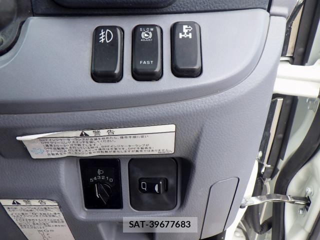 Mitsubishi CANTER 2015-05 6715782-16