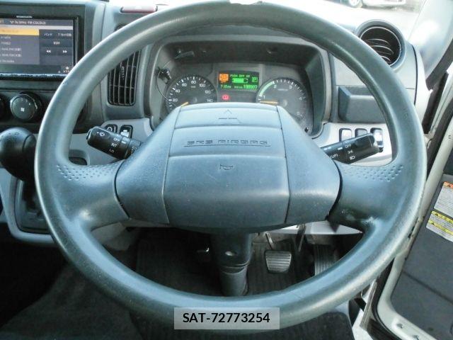 Mitsubishi CANTER 2013-09 6814130-12