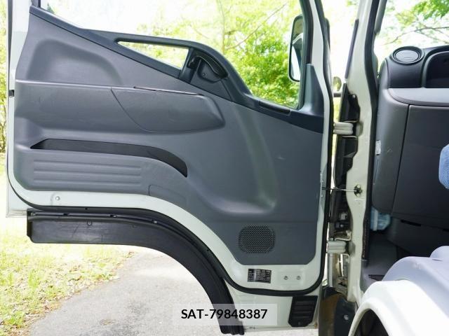 Mitsubishi CANTER 2015-10 6814132-17