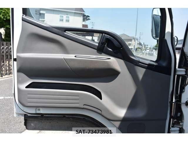 Mitsubishi CANTER 2017-08 6814131-10