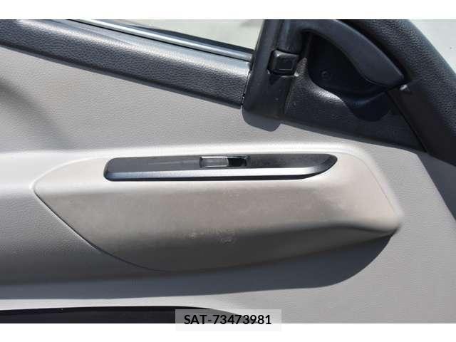 Mitsubishi CANTER 2017-08 6814131-11