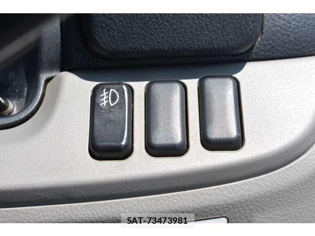 Mitsubishi CANTER 2017-08 6814131-14