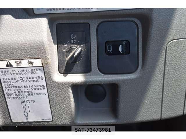 Mitsubishi CANTER 2017-08 6814131-15