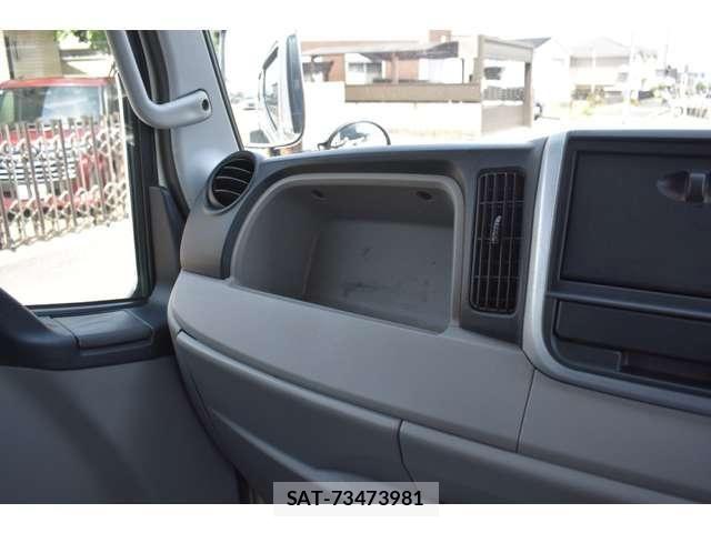 Mitsubishi CANTER 2017-08 6814131-21