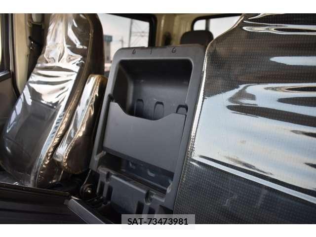 Mitsubishi CANTER 2017-08 6814131-24