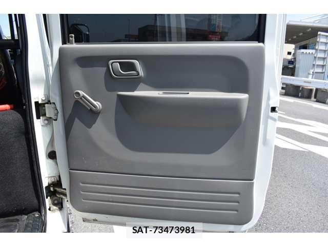 Mitsubishi CANTER 2017-08 6814131-26