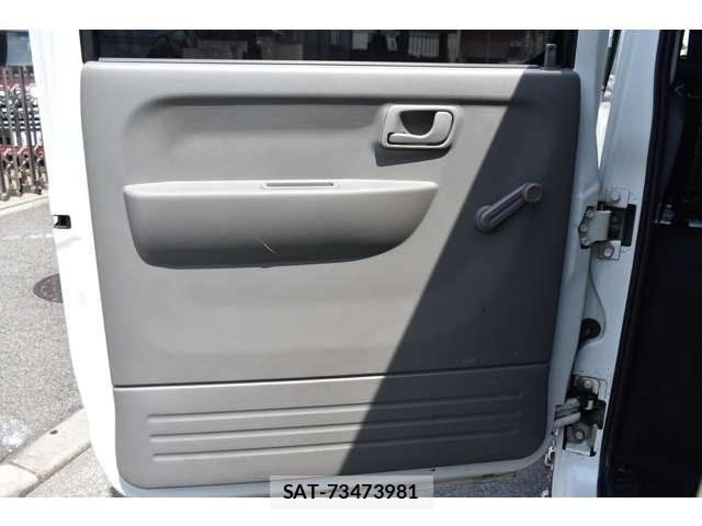 Mitsubishi CANTER 2017-08 6814131-27