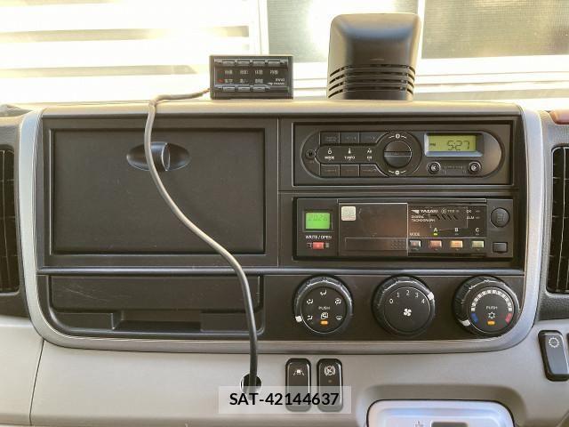 Mitsubishi CANTER 2019-03 6902999-16