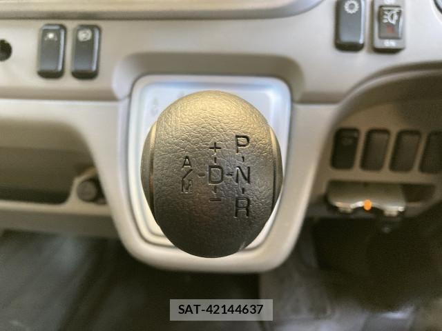 Mitsubishi CANTER 2019-03 6902999-17