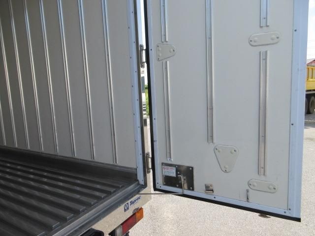 Mitsubishi CANTER 2019-04 6964358-27