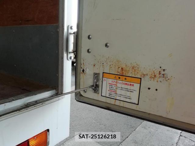 Mitsubishi CANTER 2018-02 7020136-16