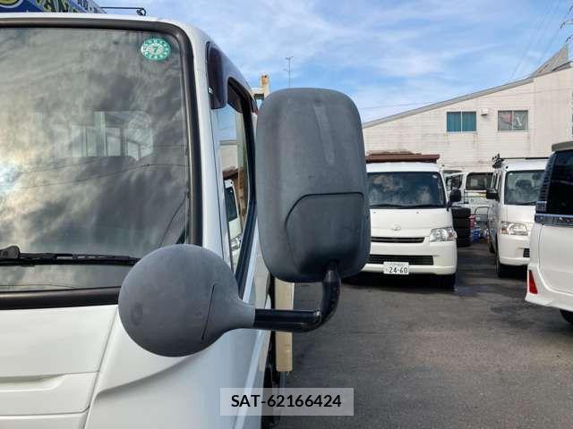 Mitsubishi CANTER 2018-04 7057823-9
