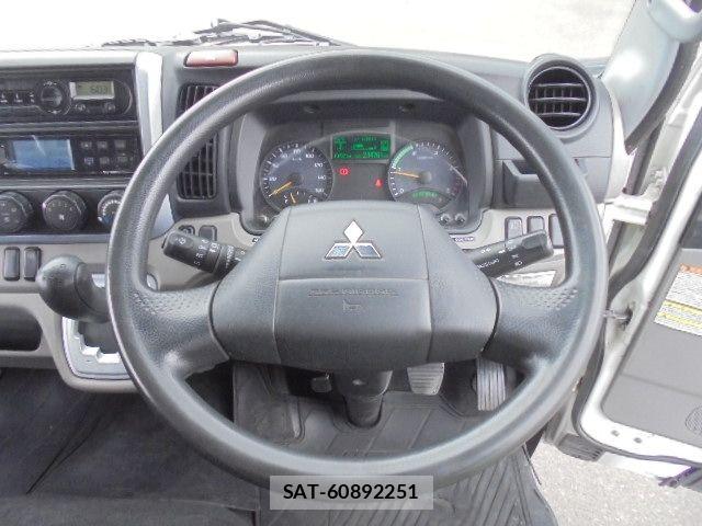 Mitsubishi CANTER 2017-08 7215749-1