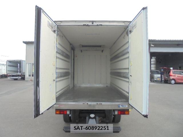 Mitsubishi CANTER 2017-08 7215749-27