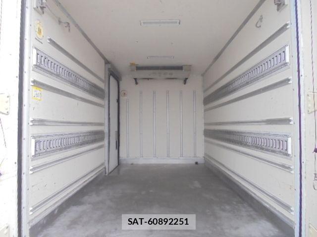 Mitsubishi CANTER 2017-08 7215749-28