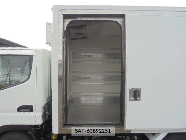 Mitsubishi CANTER 2017-08 7215749-4