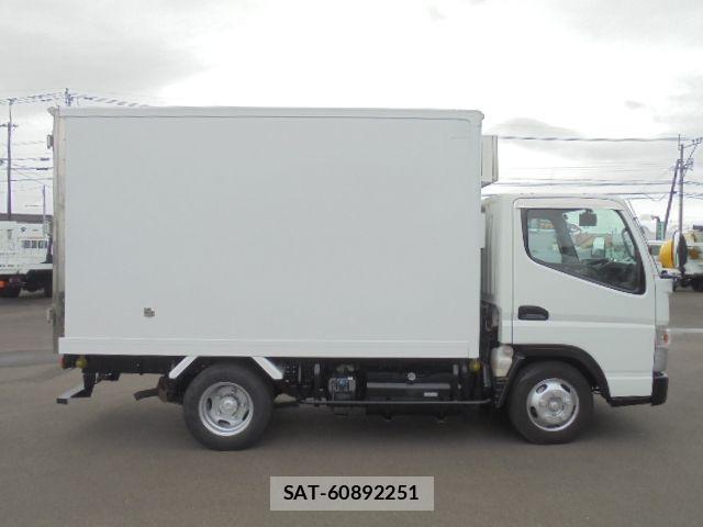 Mitsubishi CANTER 2017-08 7215749-7