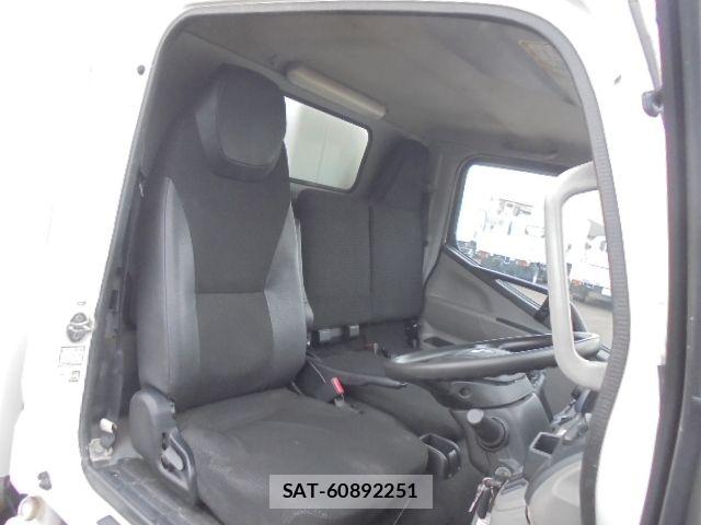 Mitsubishi CANTER 2017-08 7215749-8