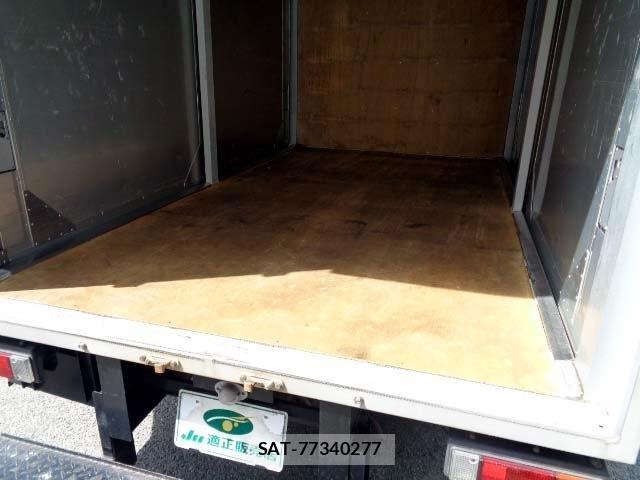 Mitsubishi CANTER 2017-04 7215745-11