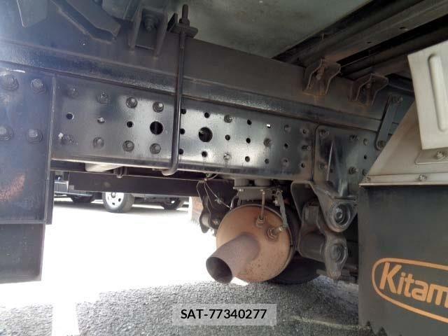 Mitsubishi CANTER 2017-04 7215745-16