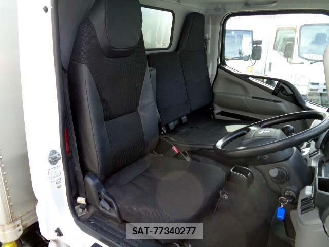 Mitsubishi CANTER 2017-04 7215745-4