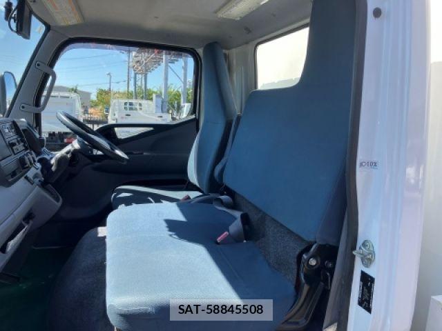 Mitsubishi CANTER 2016-03 7215738-25