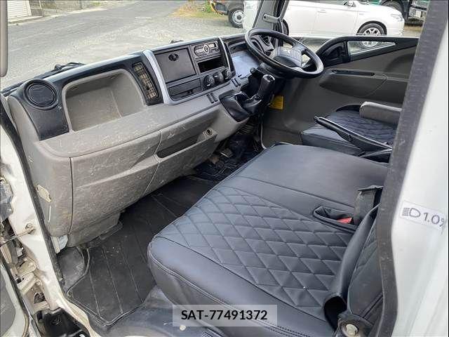 Mitsubishi CANTER 2017-03 7250039-28