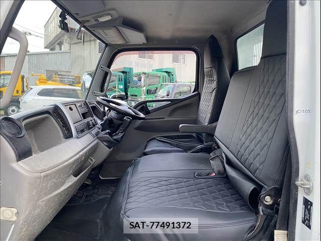 Mitsubishi CANTER 2017-03 7250039-29