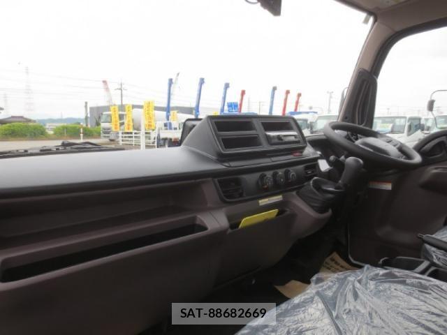 Mitsubishi CANTER 2024-11 7250007-12