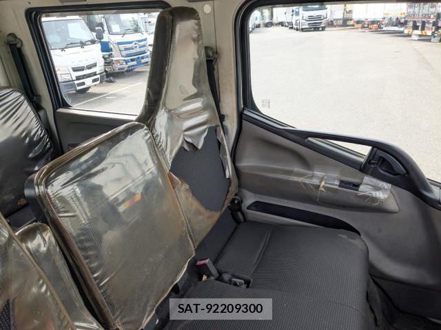 Mitsubishi CANTER 2016-11 7250045-27