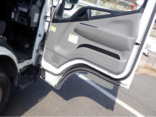 Mitsubishi CANTER 2018-08 7306656-19