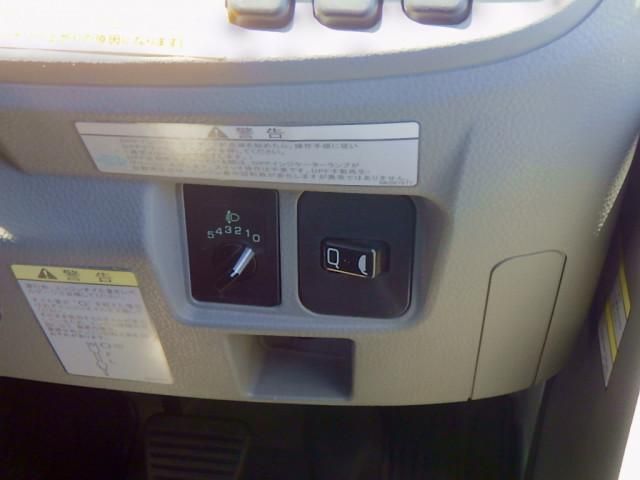 Mitsubishi CANTER 2018-01 7306655-15