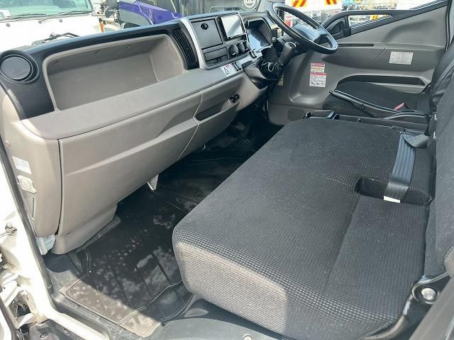 Mitsubishi CANTER 2018-04 7306658-23