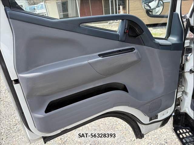 Mitsubishi CANTER 2012-09 7326089-20