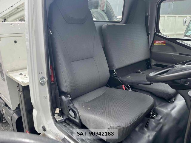 Mitsubishi CANTER 2018-03 7357087-17