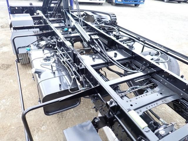 Mitsubishi CANTER 2026-03 7383878-23