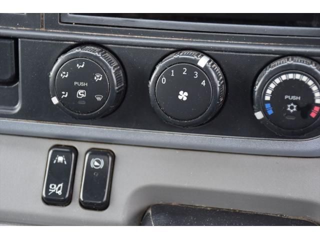 Mitsubishi CANTER 2019-06 7383880-14