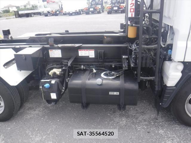 Mitsubishi CANTER 2022-12 7453327-28