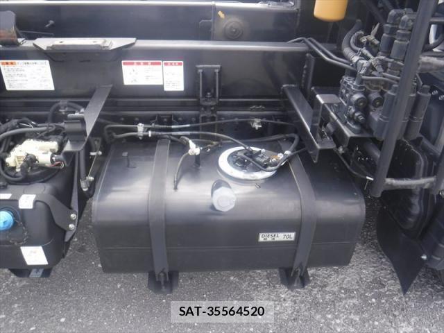 Mitsubishi CANTER 2022-12 7453327-29