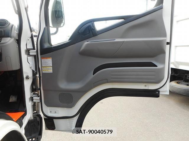 Mitsubishi CANTER 2017-03 7499841-13