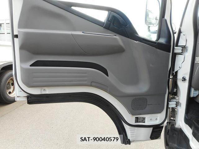 Mitsubishi CANTER 2017-03 7499841-16