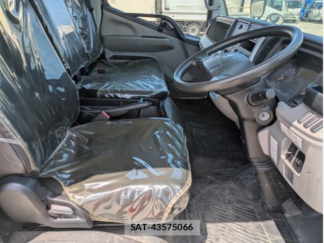 Mitsubishi CANTER 2018-04 7499835-27