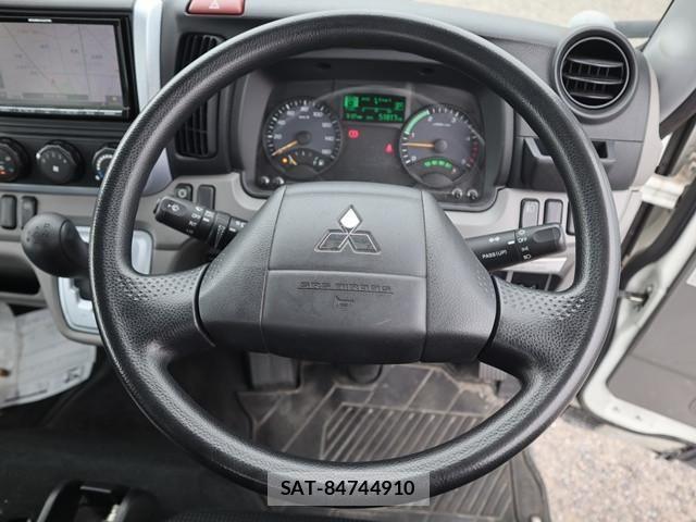 Mitsubishi CANTER 2017-03 7499839-3