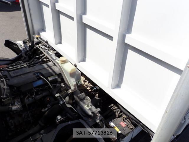 Mitsubishi CANTER 2018-03 7499811-12