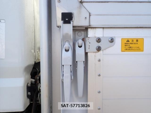 Mitsubishi CANTER 2018-03 7499811-13