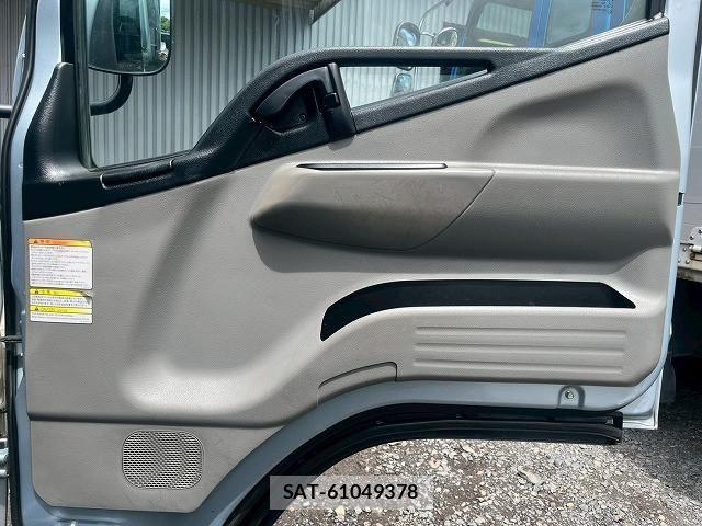 Mitsubishi CANTER 2016-11 7499838-15