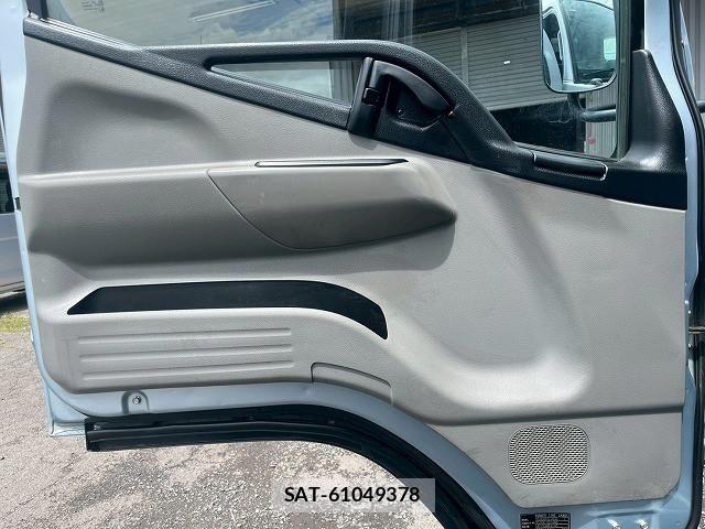 Mitsubishi CANTER 2016-11 7499838-19