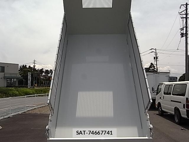 Mitsubishi CANTER 2026-05 7561914-7