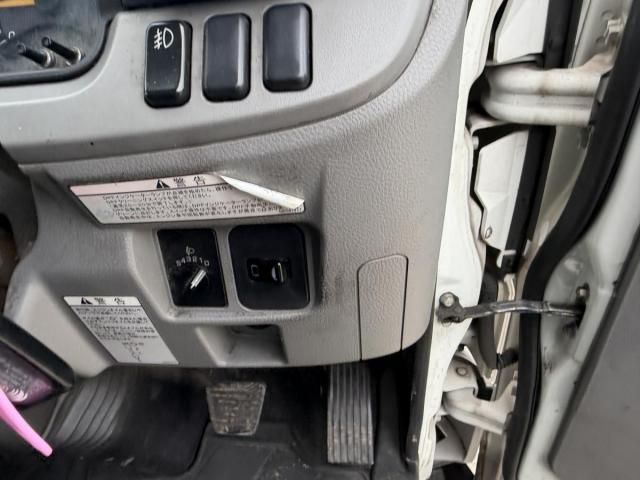 Mitsubishi CANTER 2017-03 7606807-29