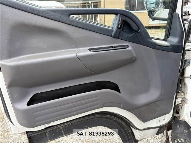 Mitsubishi CANTER 2014-03 7615389-27